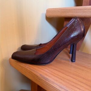 Classic Brown Leather Textured High Heel Pumps